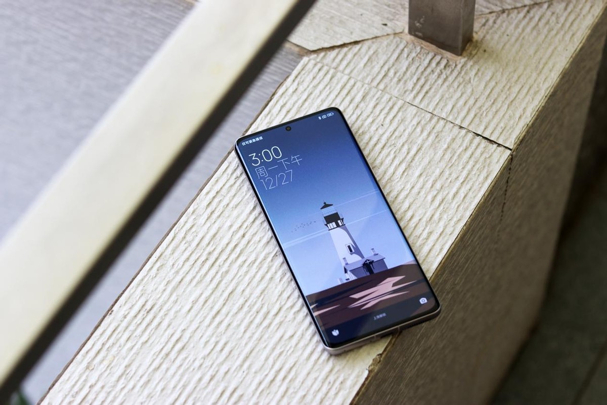 现在买手机性价比较高的是哪一款,现在买手机2500-3000推荐买哪款