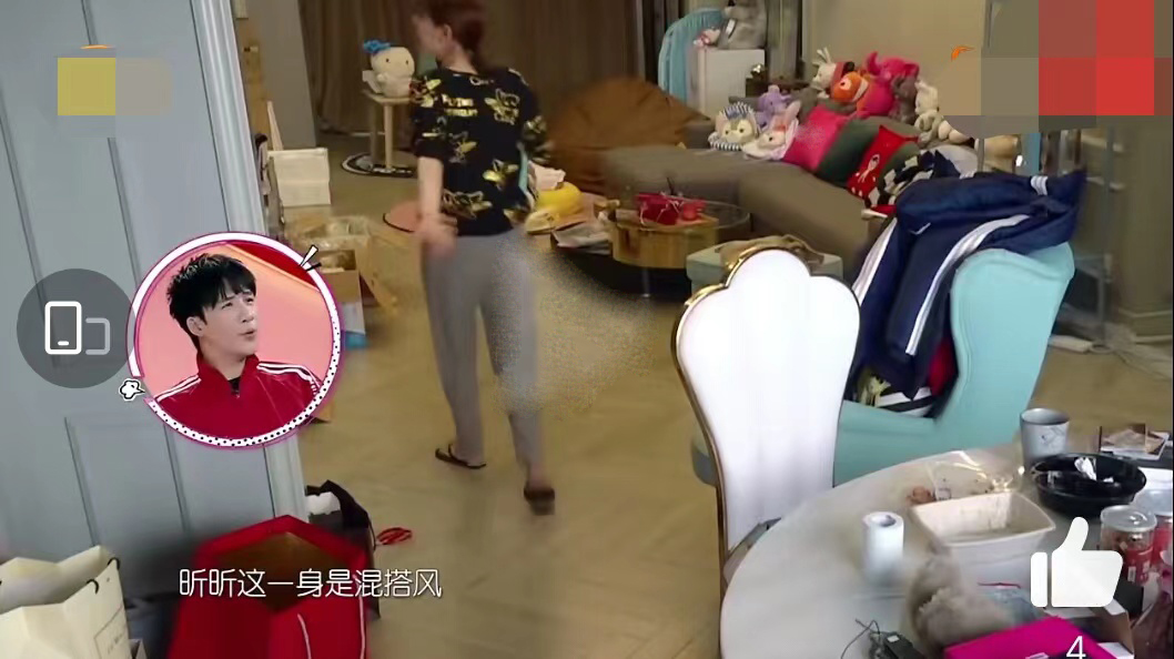 衣服鞋子满天飞,衣服鞋子堆积满地