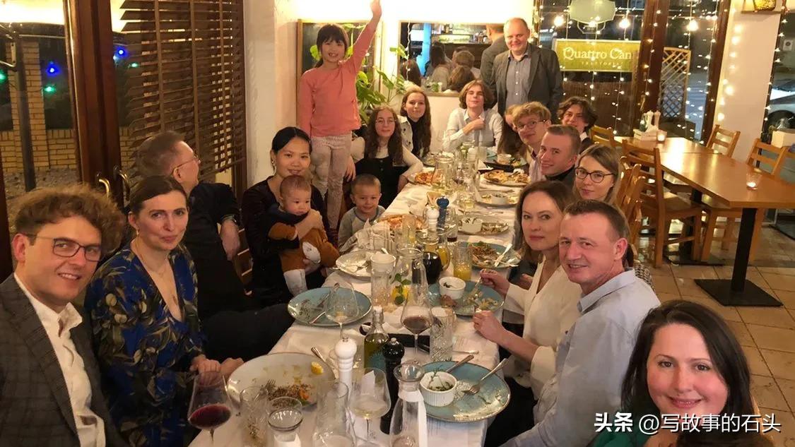 广东23岁女孩嫁老板,广东23岁女子嫁35岁老板