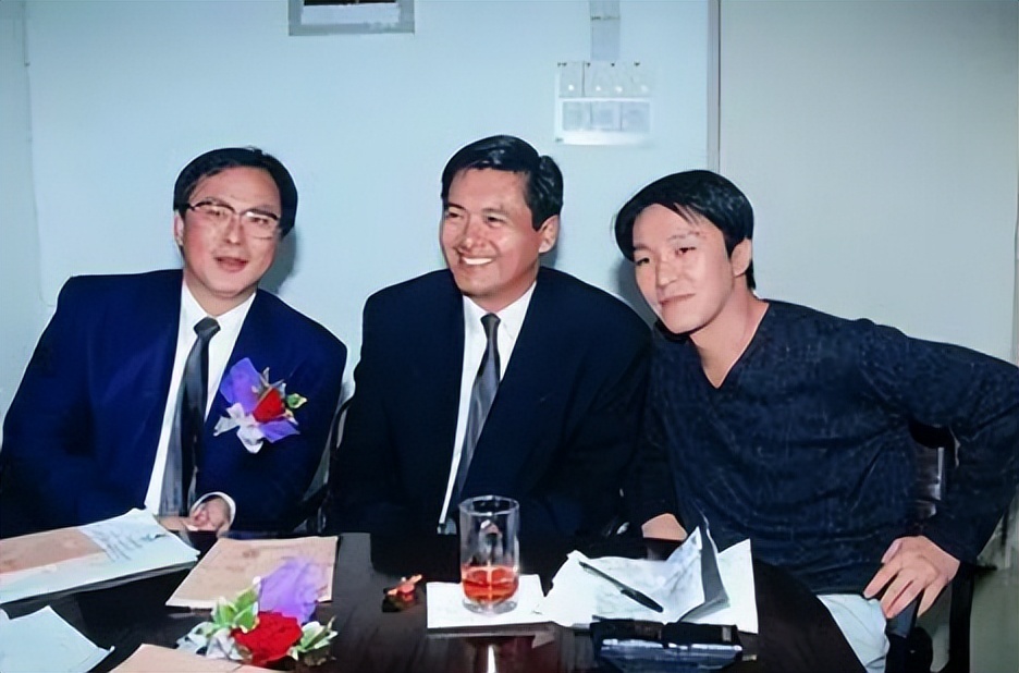 周星驰擦眼泪的细节,解读周星驰的审死官