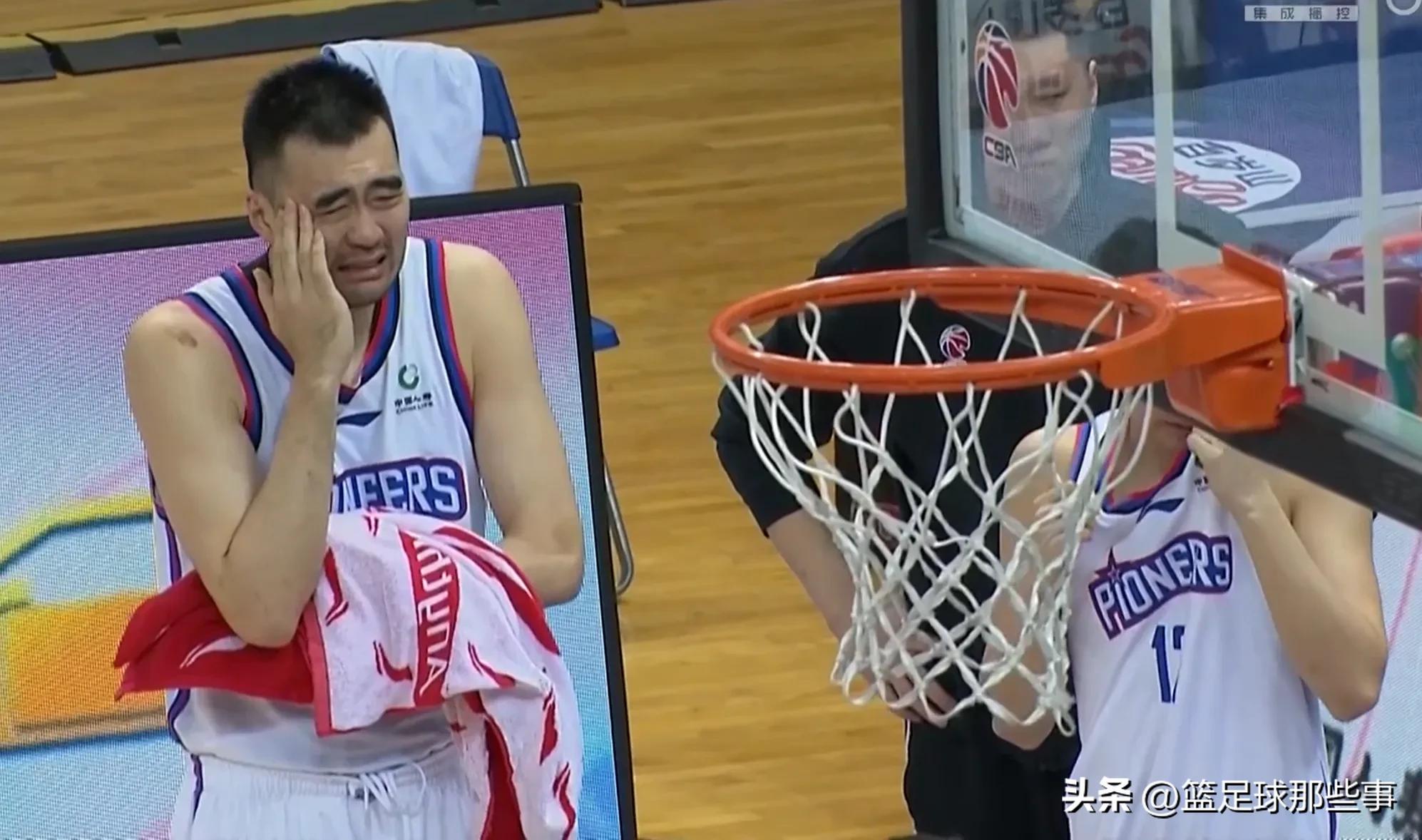 大卫詹姆斯重伤慢镜头,詹姆斯扣篮吓坏观众