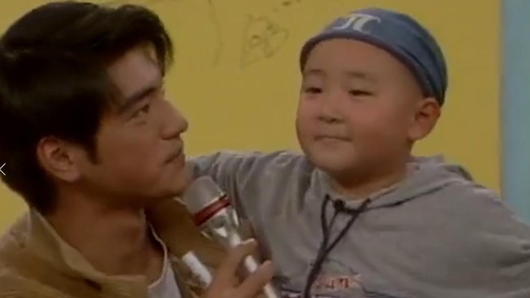 童星4岁身价千万成年街头打工,郝邵文现状曝光