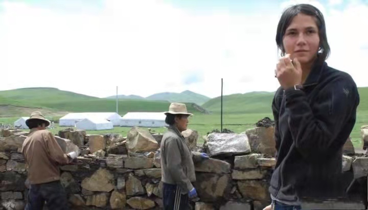 美国女孩回中国爸爸故乡：牦牛绒围巾卖欧洲，带草原牧民赚欧元