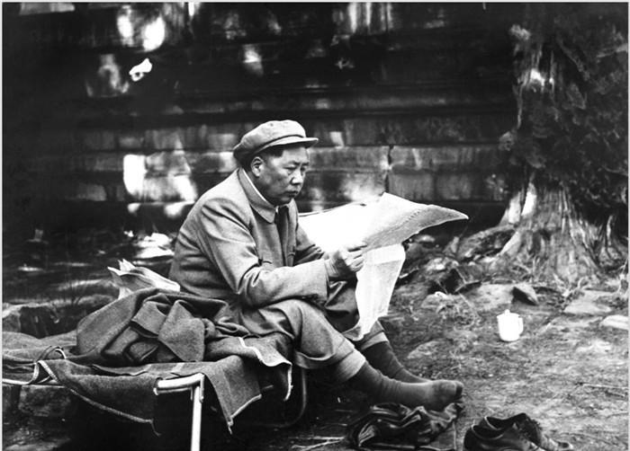 毁三观:旗人格格大腿岔开豪放洗衣,地主三妻四妾不输女明星2