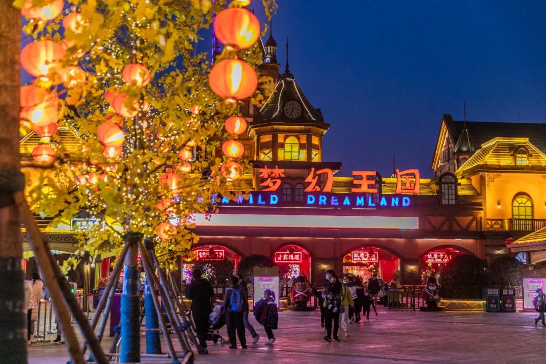 郑州灯展好玩的地方,郑州春节晚上打铁花