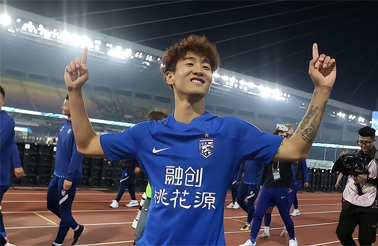 申花小球迷赛后骂韦世豪原视频,申花主场高喊韦世豪