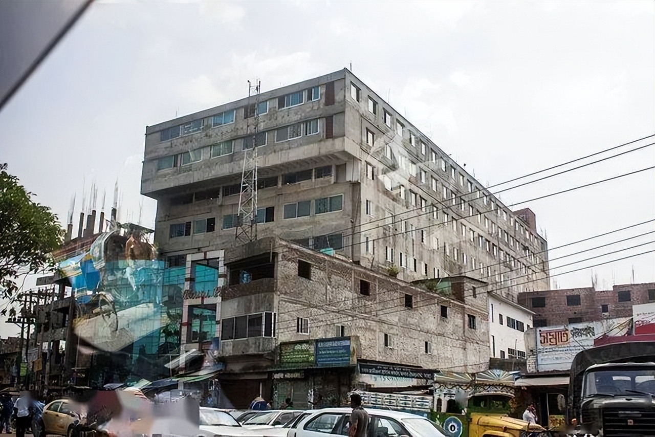 巴黎世家为什么推出破烂鞋,巴黎世家推出“破烂鞋”