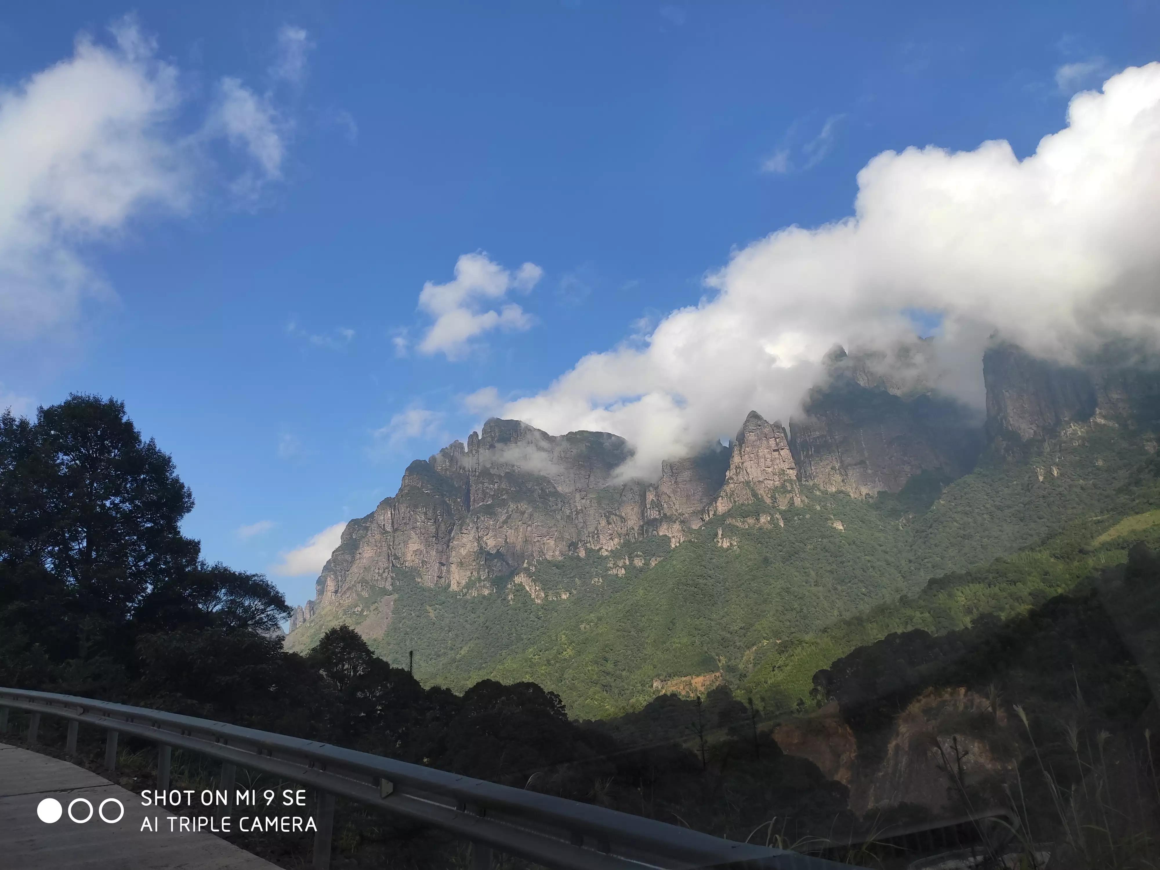 金秀六巷挂壁公路怎么走,航拍金秀六巷乡挂壁公路