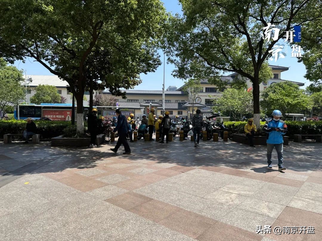 一半被搬空！昔日网红商场正在“老去”