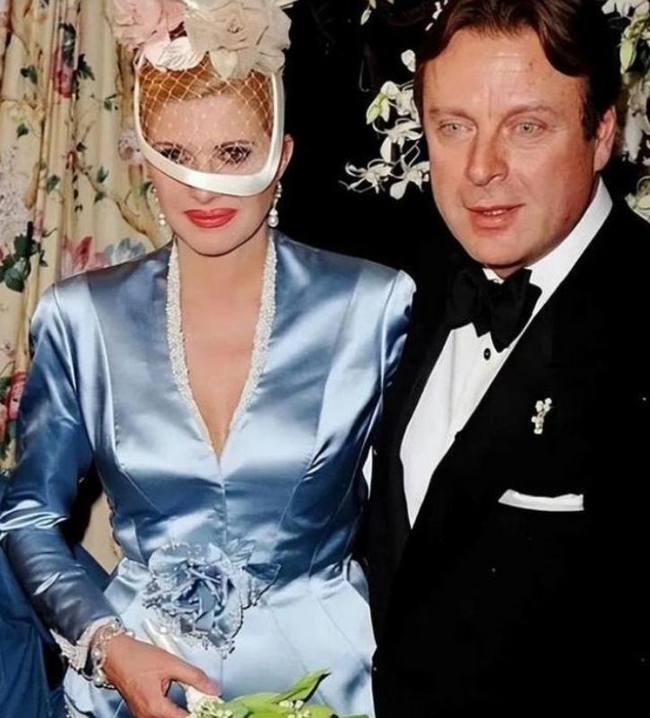 特朗普的虎妻伊凡娜：40岁被丈夫情人逼宫离婚，59岁四婚照样精彩