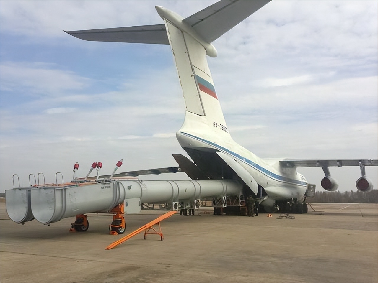 俄罗斯伊尔76和运20,有了运20为什么还要买伊尔76