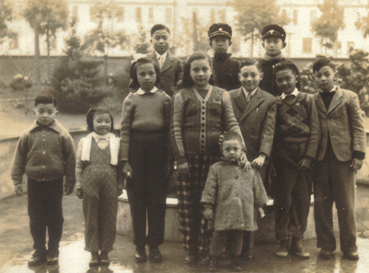 蒋经国的4个子女现状,蒋经国及后代近况