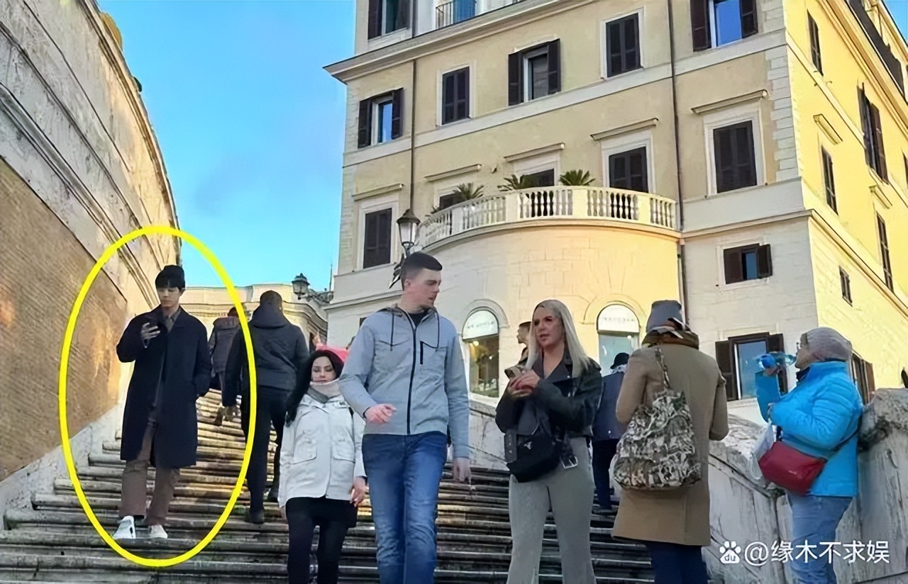 肖战去年米兰时装机场照,肖战米兰时装周零瑕疵照曝光