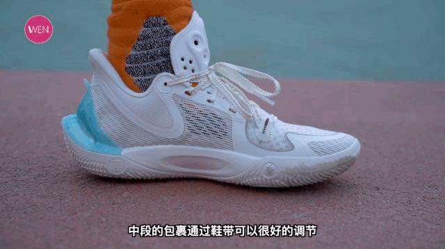 安踏轻狂4对比李宁闪击10哪个好,李宁音速10和安踏水花4哪个好