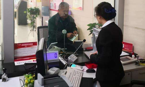 50万存邮政银行三年期共有多少息,50万存银行10年不取利息