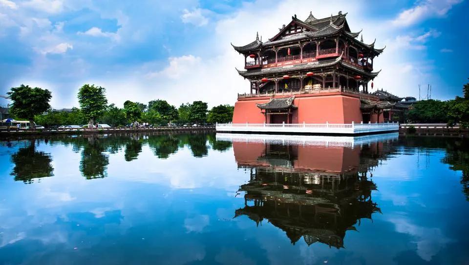 成都到青岛自驾游住宿攻略,成都旅游住宿攻略及费用