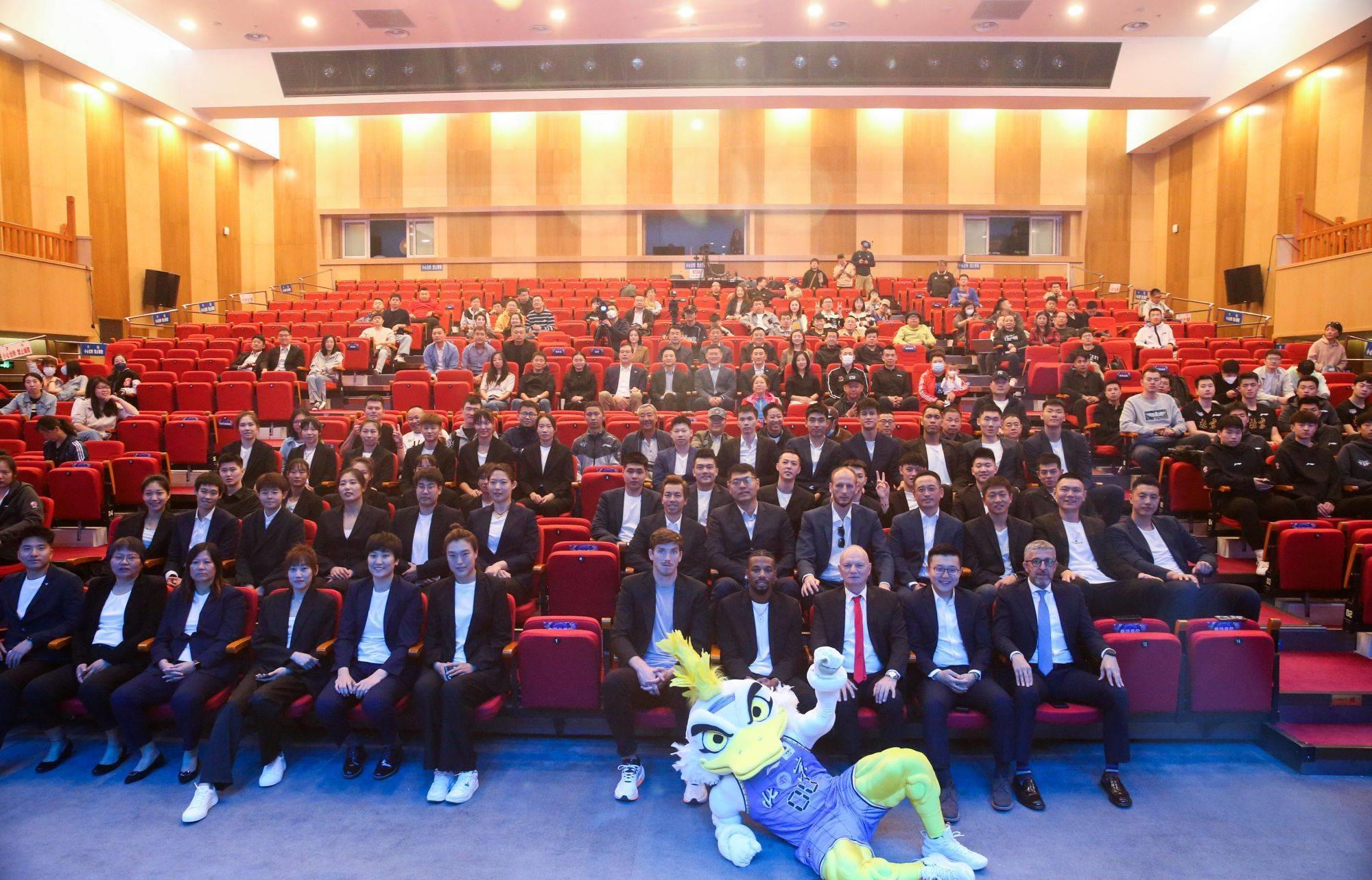 首钢男篮发布会,风暴来袭闪电骑士