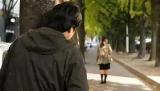 2019年，丈夫为娶怀孕情人，花50万雇*杀凶**妻，杀手“接单”后报警