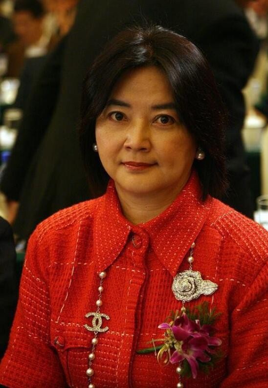 胡慧中黑色连衣裙搭配,胡慧中穿西装短发