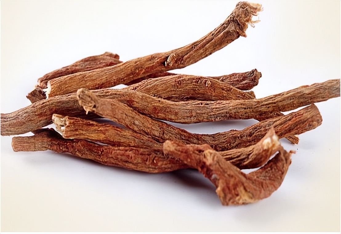 改善糖尿病微血管病变，减少尿蛋白保护肾功能，推荐3个中成药