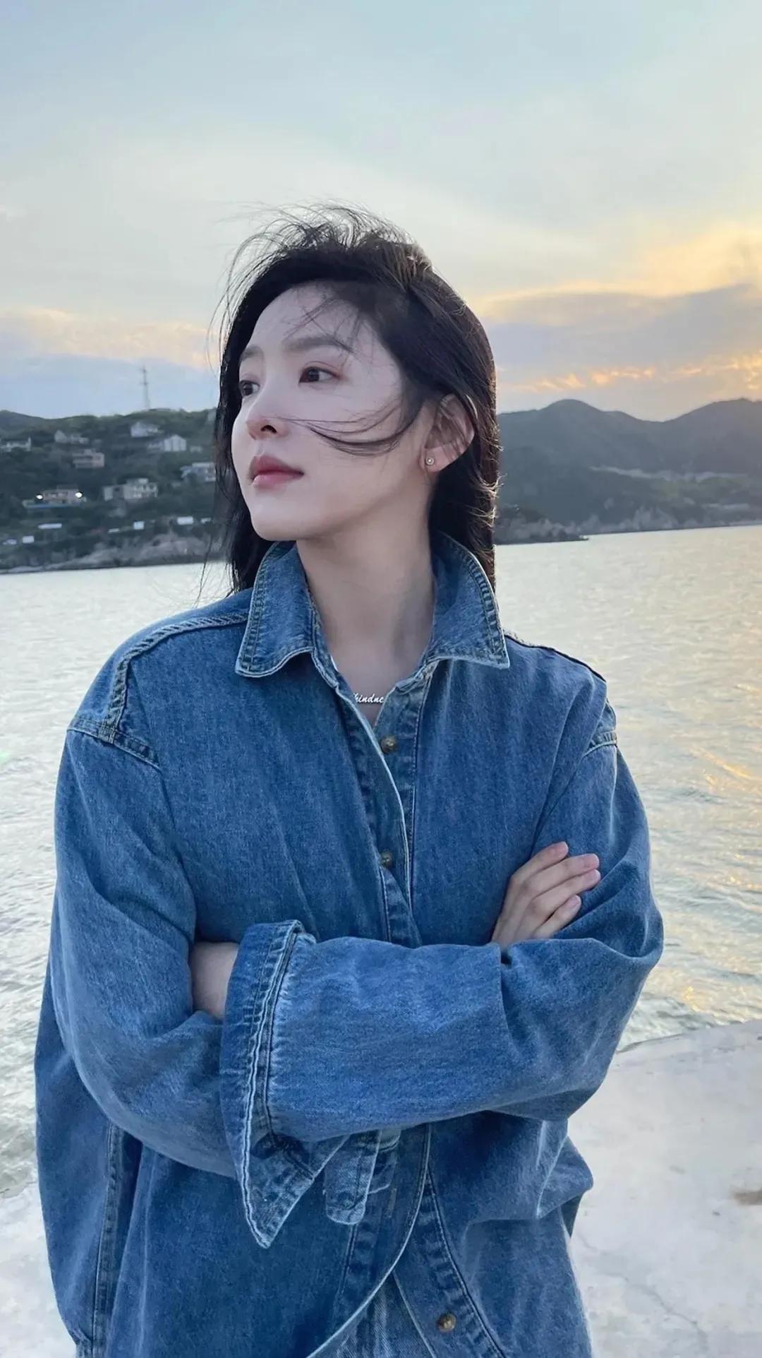 姹紫嫣红霞笼雾，佳酿温馨浅浅歌