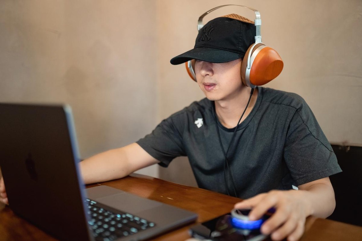 这就是参考级Hi-End听感，领略封闭式平板耳机巅峰HIFIMANHE-R10P