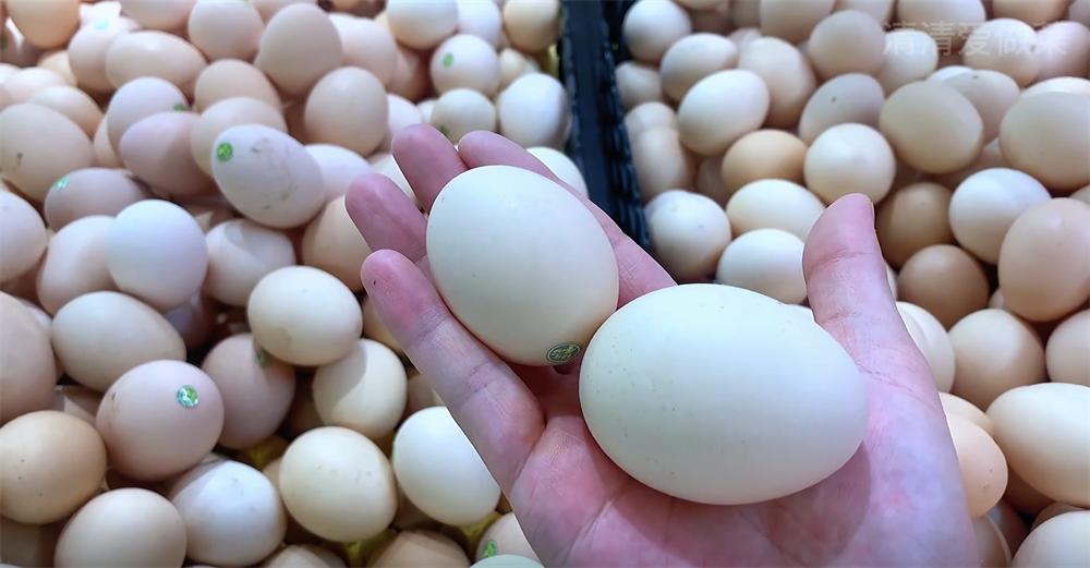 人造鸡熟蛋怎么分辨真假,怎么区别人造蛋和鸡生蛋