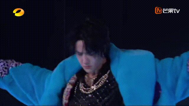 王一博回眸杀蓝湛,王一博跳舞杀马特