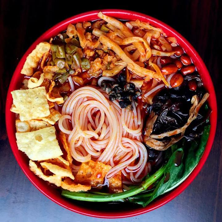 广西柳州螺蛳粉直播卖货直播间,广西柳州螺蛳粉直播