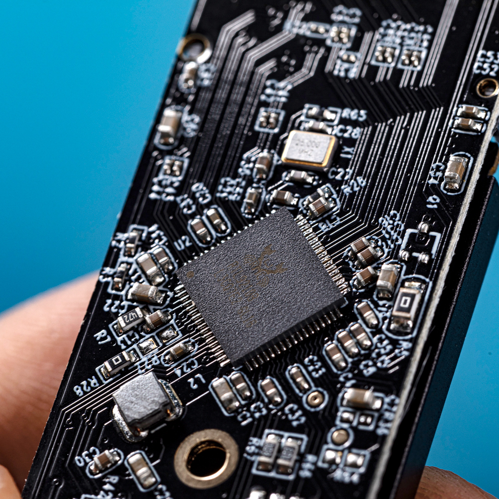 买个固态硬盘做移动硬盘可行,买个固态硬盘自己能装吗