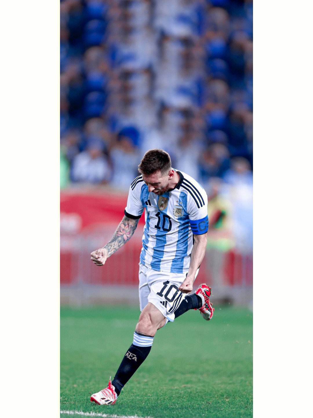 梅西首发出战纽维尔,梅西进入阿根廷国家队时刻