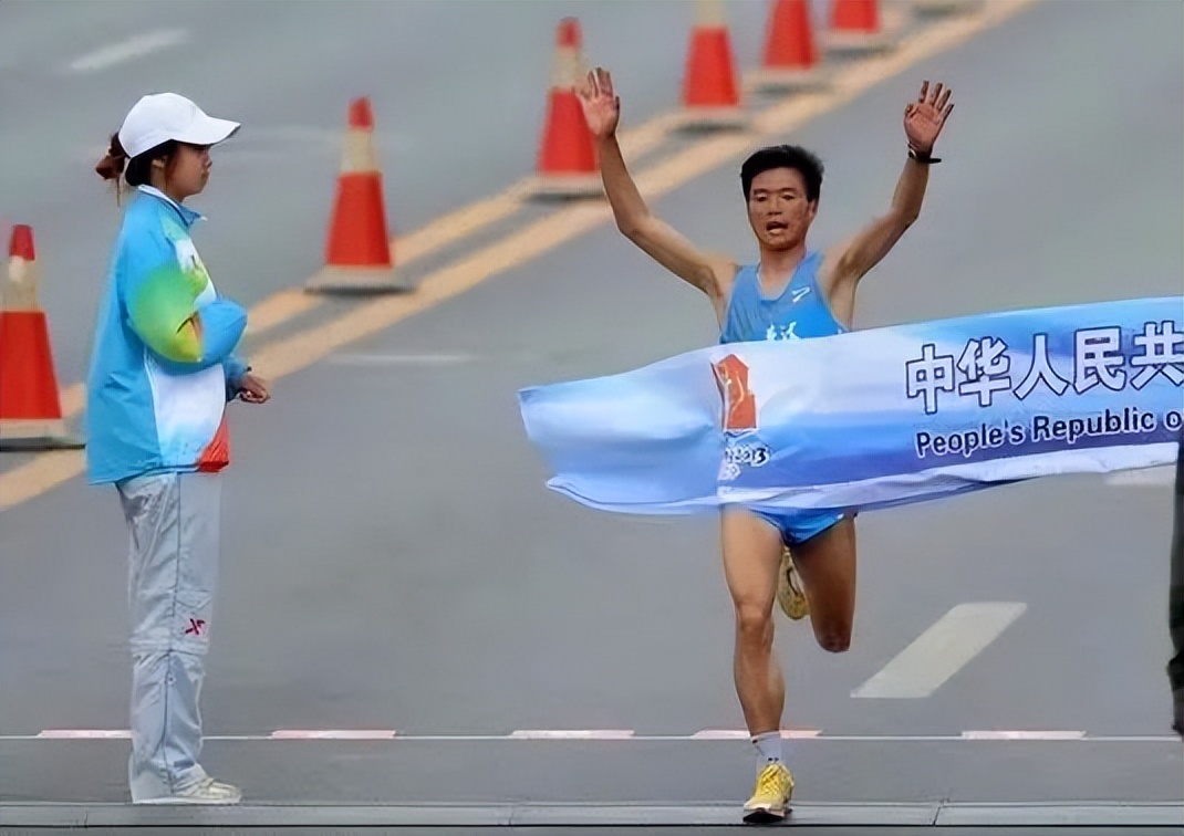 尹顺金巅峰照片,尹顺金的跑姿