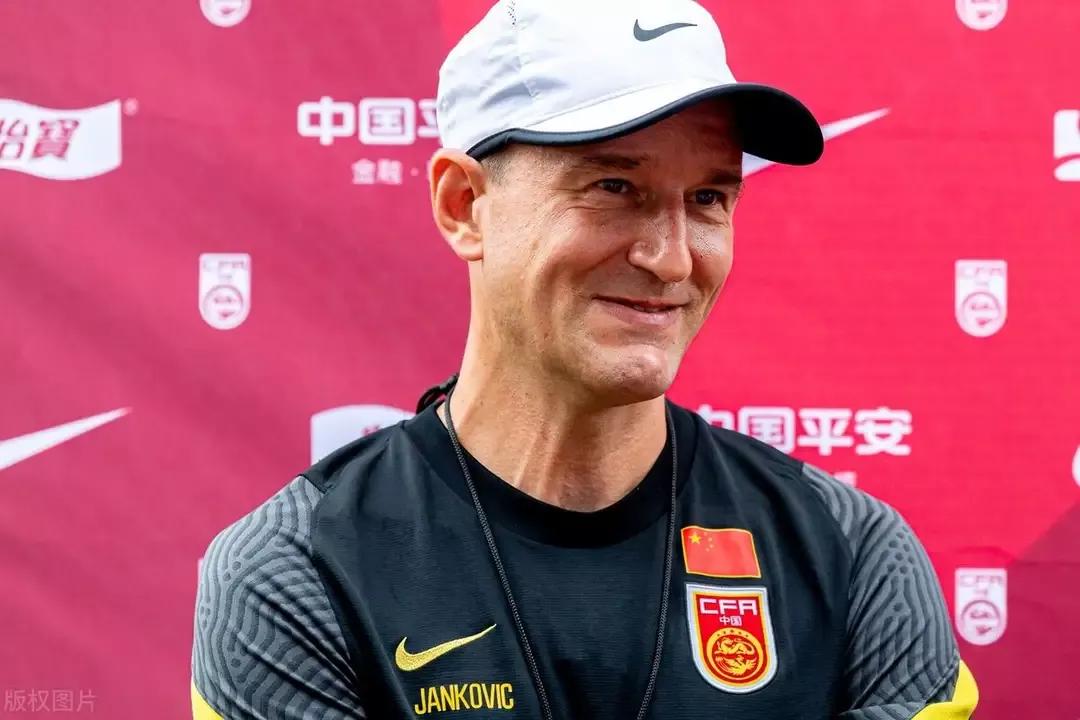 曝足协签下60万年薪,曝足协加紧研究欠薪清偿