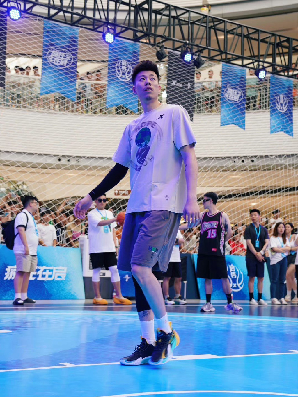 林书豪张镇麟现身野球场,张镇麟林书豪在成都