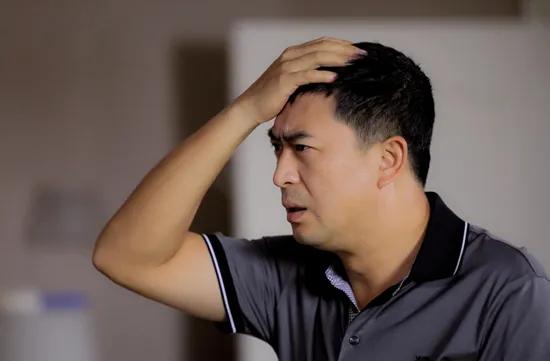 中年人要如何解决中年危机呢,中年如何度过孤独感