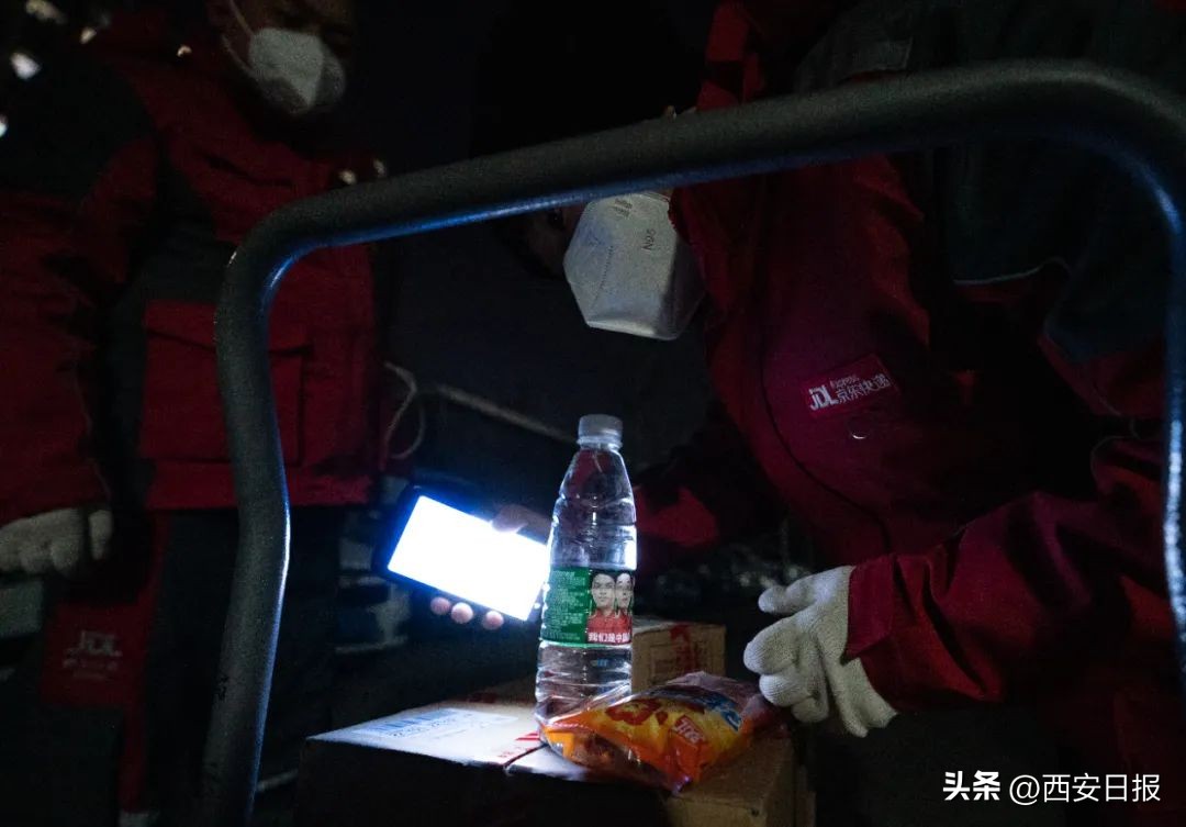 快递积压为啥支援北京,上万快递小哥驰援北京带病上岗