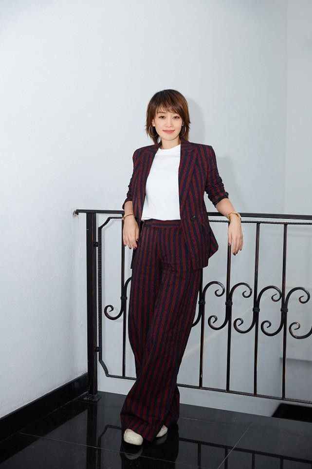 马伊琍袁泉穿出高级感,马伊琍袁泉同框红色衣服