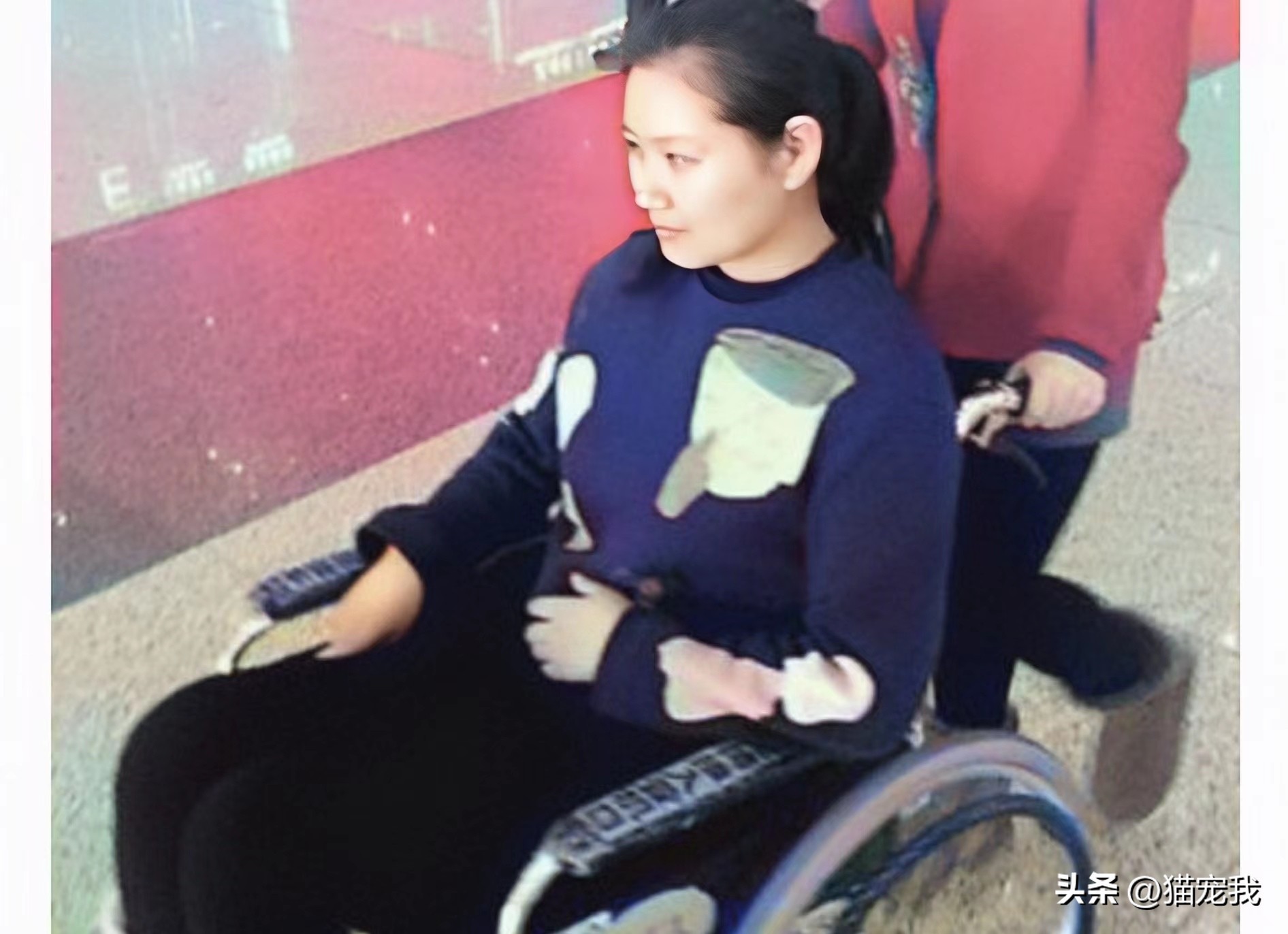 女留学生吸“笑气”上瘾后，几个月花掉60多万，只能坐轮椅出机场