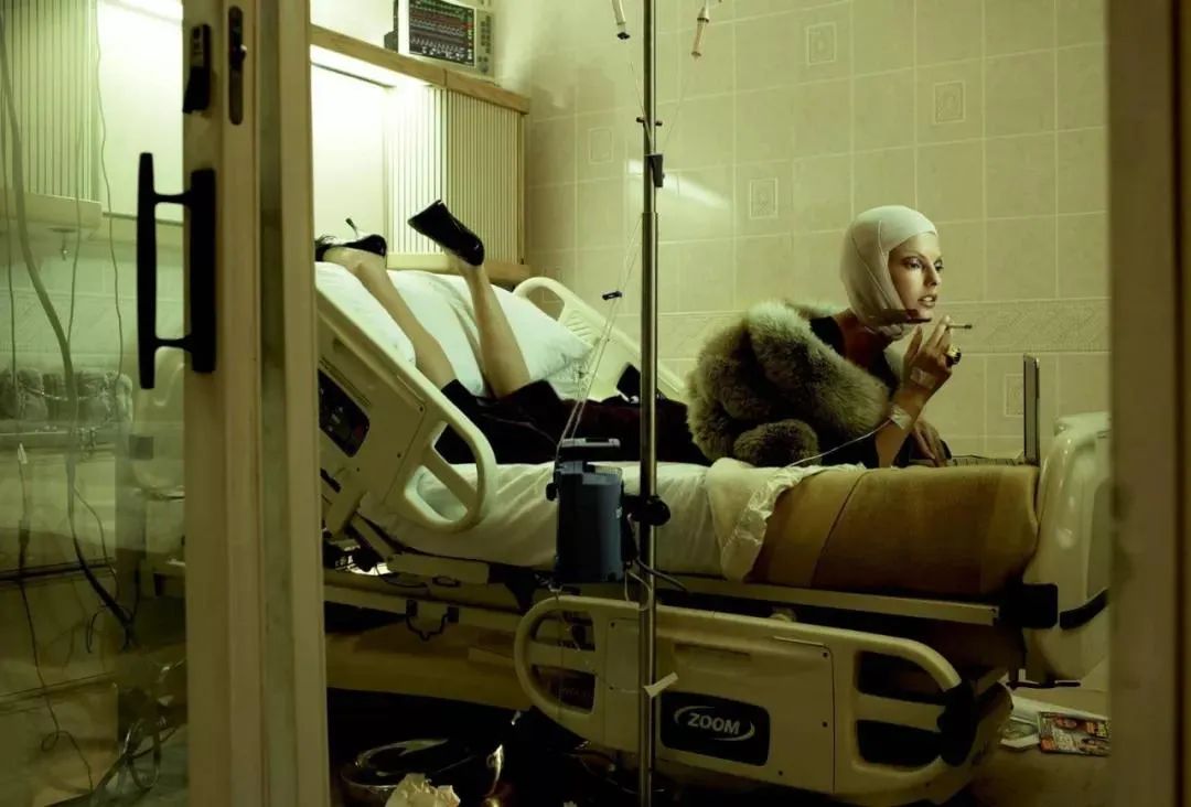 她16岁被逼拍裸照，51岁做医美永久毁容，隐退5年后勇敢发声