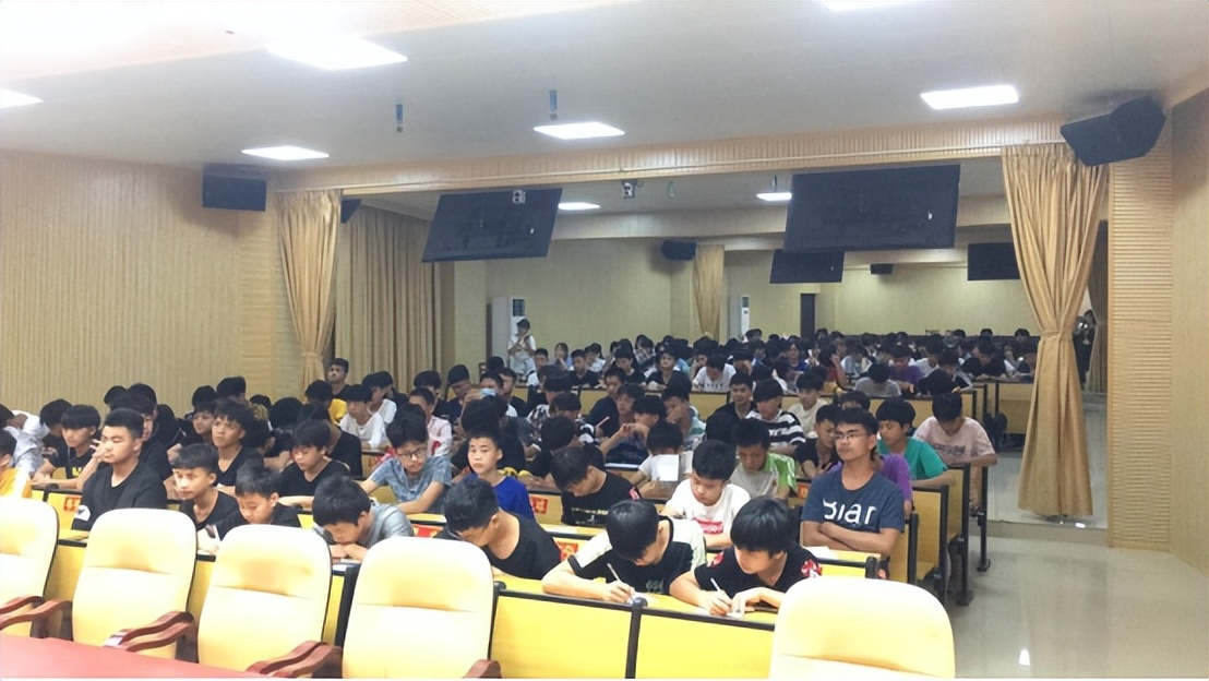 资深老师带你解读学生会各部门的职责，康展职教老师以身作则