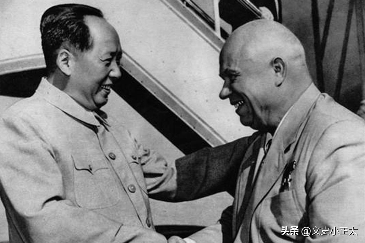 1957年毛*东泽**率团访苏，赫鲁晓夫问这小个子是谁，*小平邓**机智回答