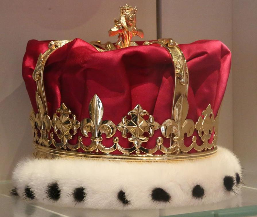 英国加冕王冠有哪些,苏格兰王冠与英格兰王冠