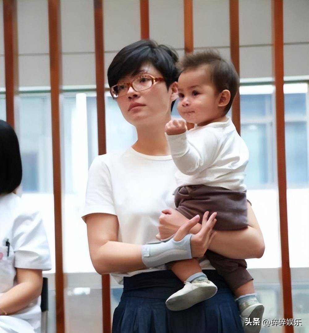 34年后，《十六岁的花季》两美境况迥异：白雪嫁豪门，陈非儿未婚