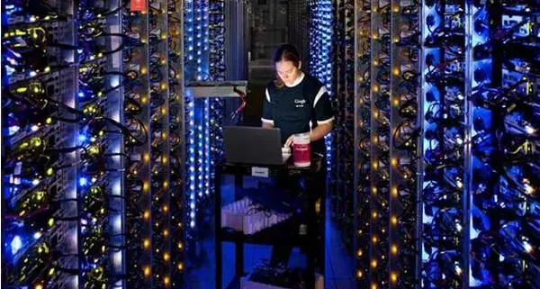 42u服务器机柜标准尺寸是多少,机柜1u和2u到底区别多大