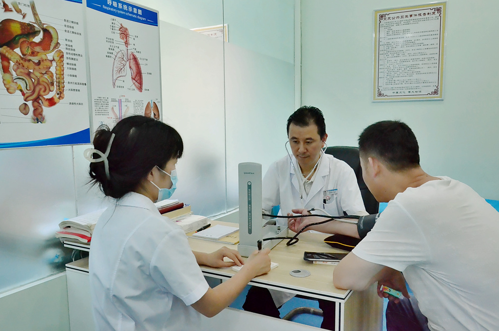 洛阳普康中医院,卫健局服务百姓健康义诊活动总结