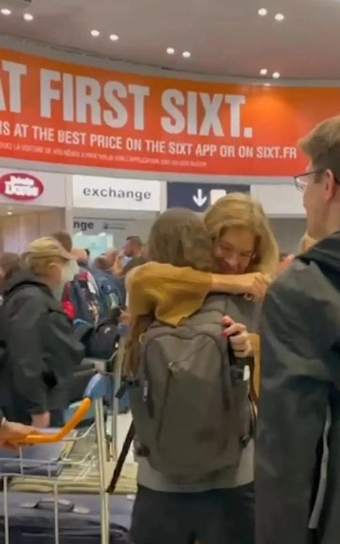 天上掉下个“壕姐姐”:LV太子妃找到失散24年的亲妹,带她豪华游