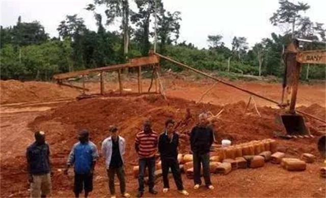 广西“上林帮”非洲淘金：每天如刀尖舔血，常备200克金子保命