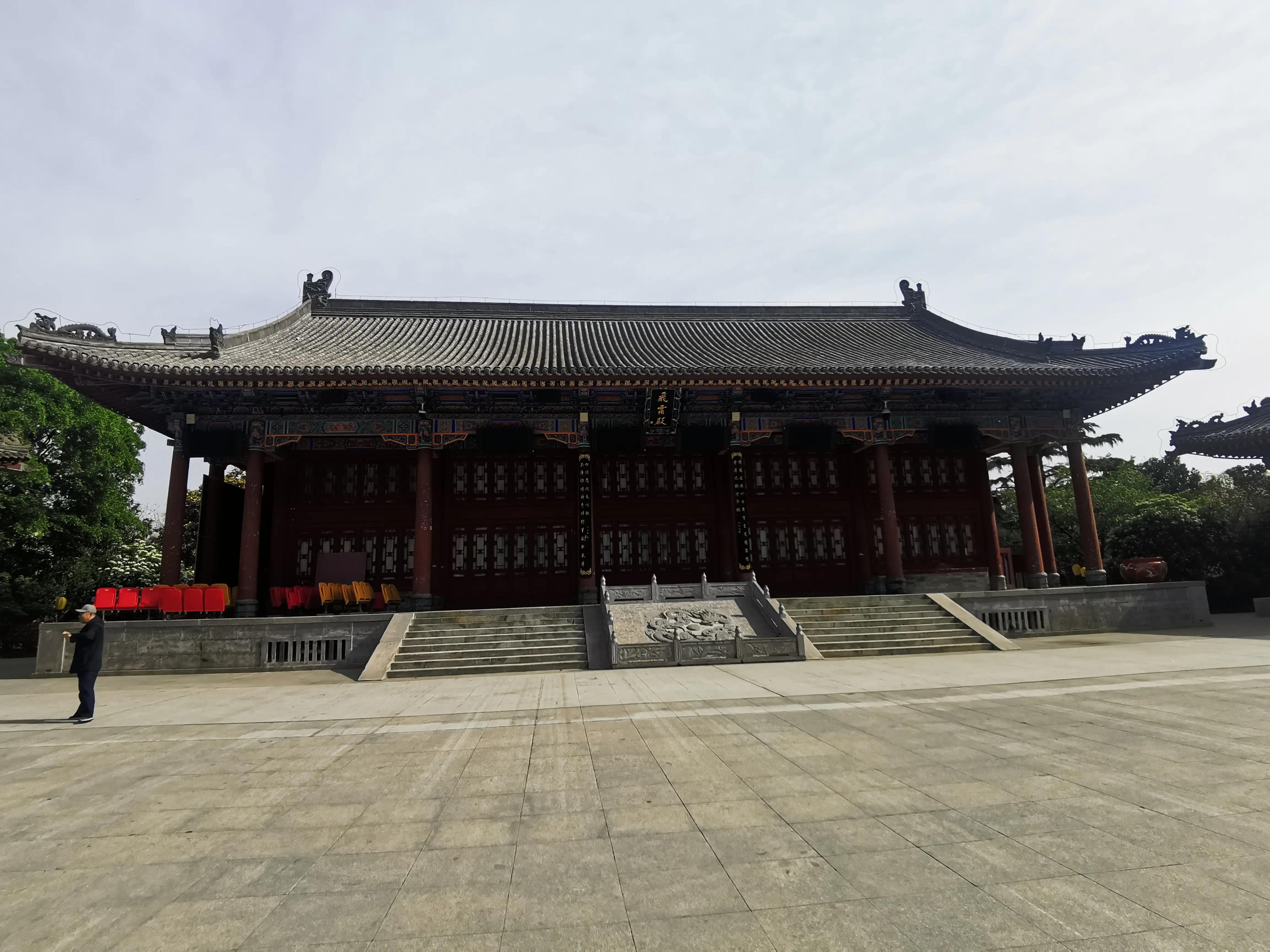 华清池温泉水滑洗凝脂,春寒赐浴华清池温泉水滑洗凝脂