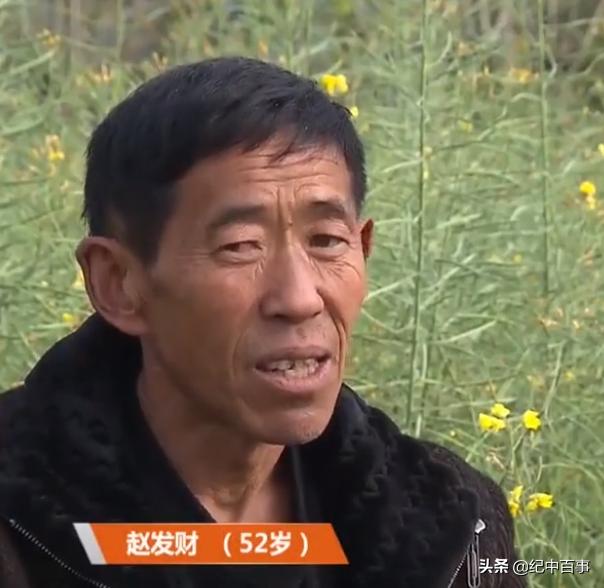 男子街头乞讨赚1000万,男子街头手擦烧红铁链卖药