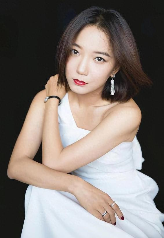 从坚决不拍裸戏，到近乎全裸出镜！起底“过气花旦”王珞丹上位史